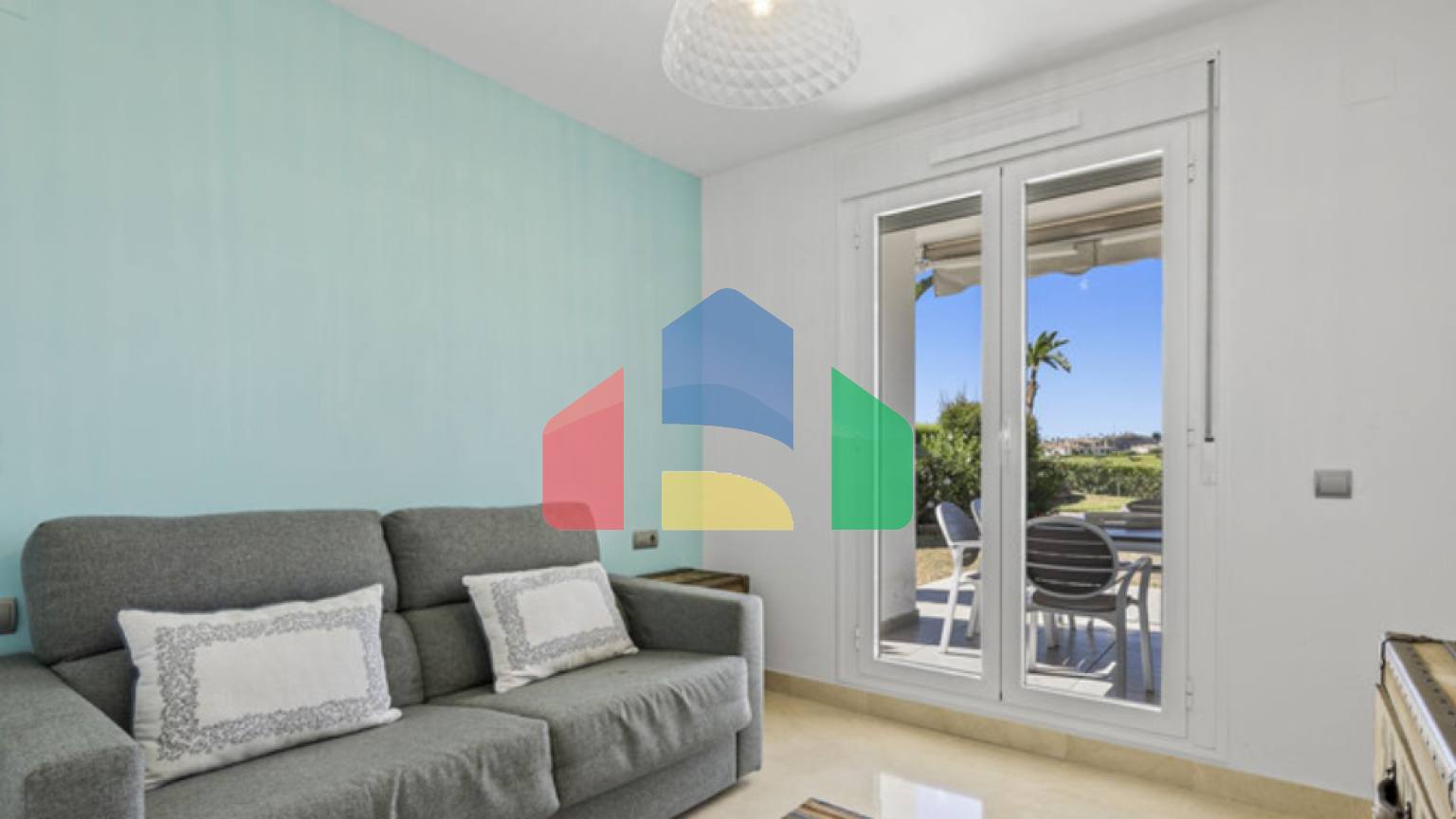 Элегантная квартира с садом, террасой и видом на поле для гольфа