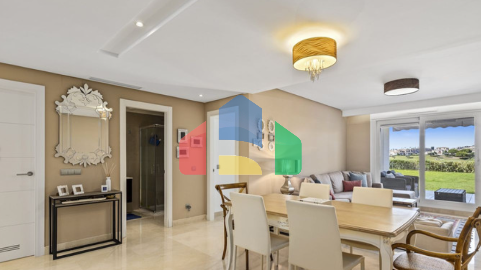 Элегантная квартира с садом, террасой и видом на поле для гольфа