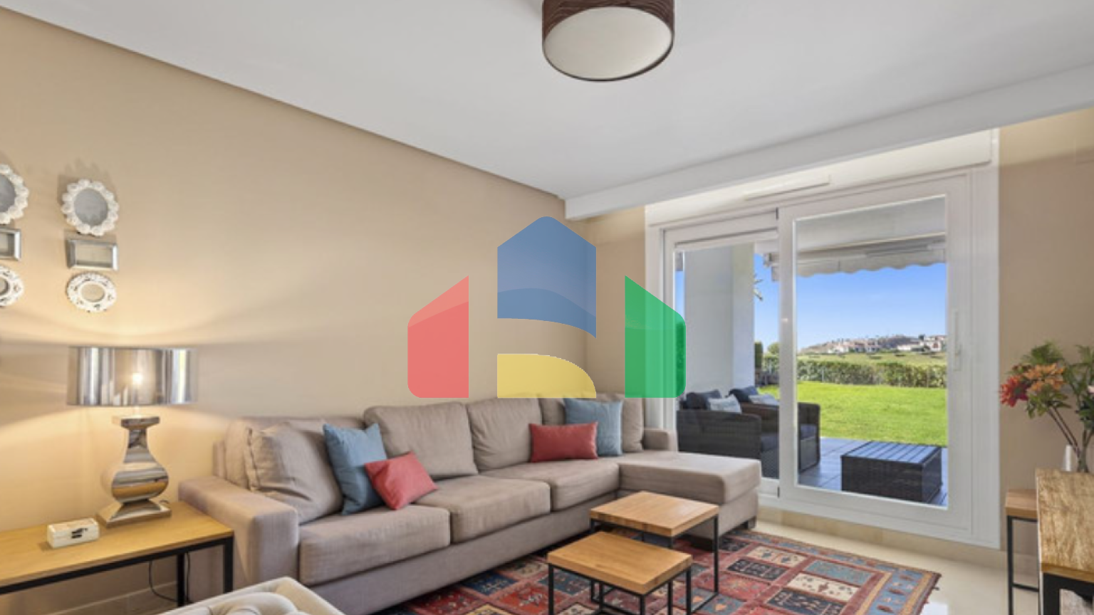 Элегантная квартира с садом, террасой и видом на поле для гольфа