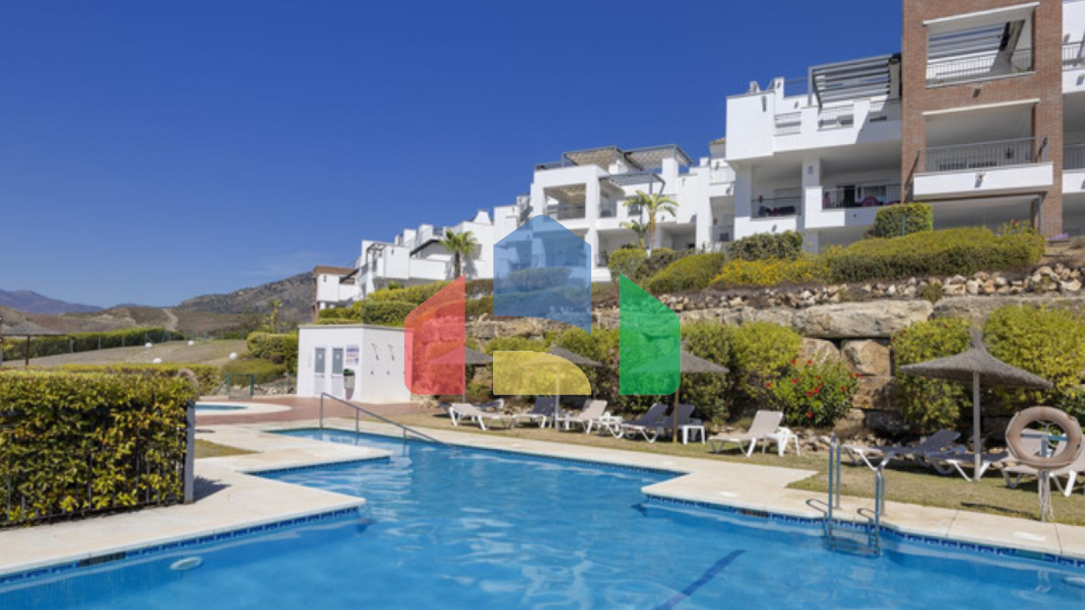 Элегантная квартира с садом, террасой и видом на поле для гольфа