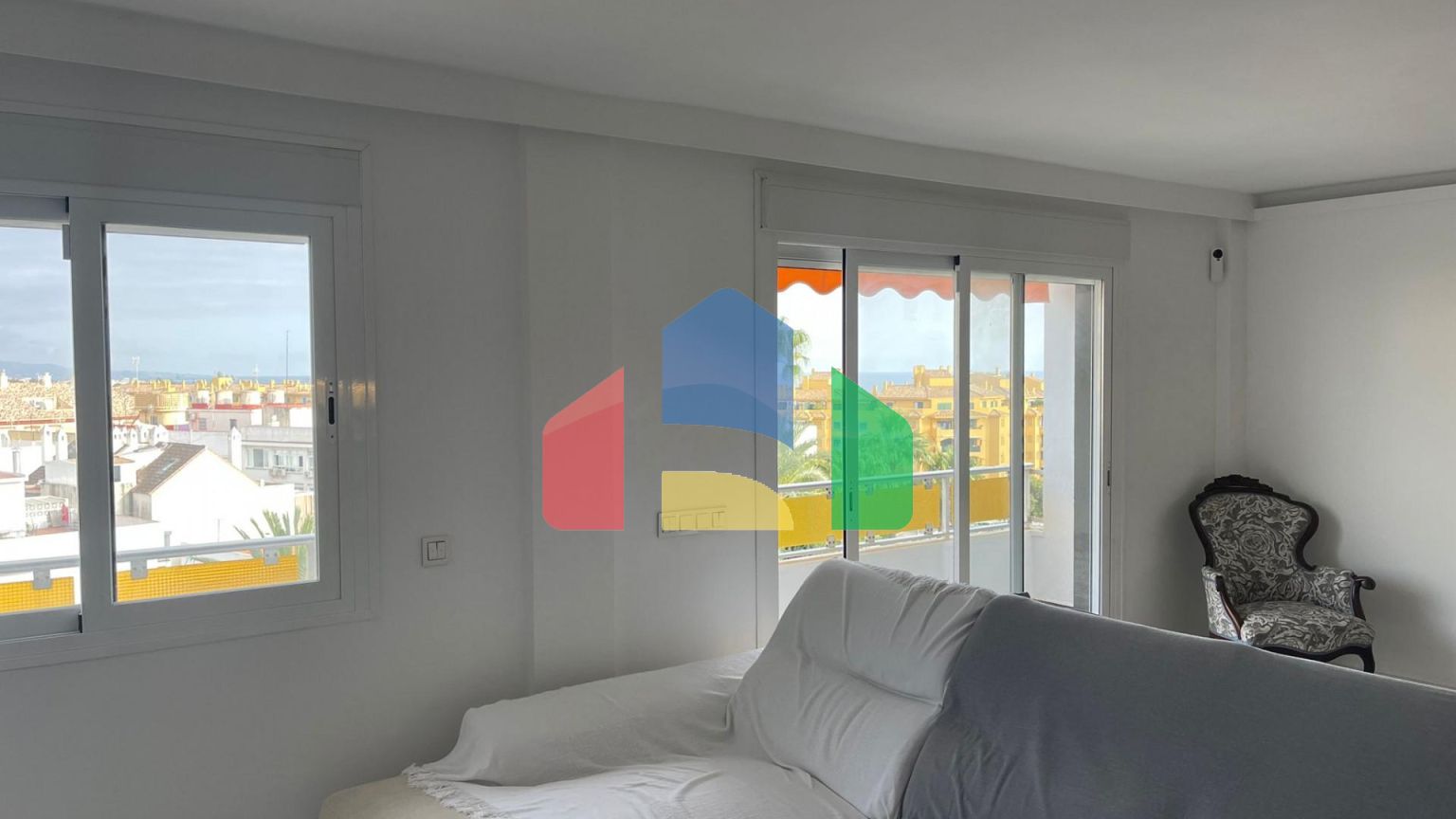 Потрясающая 3х комнатная  квартира на последнем этаже в Марбелье