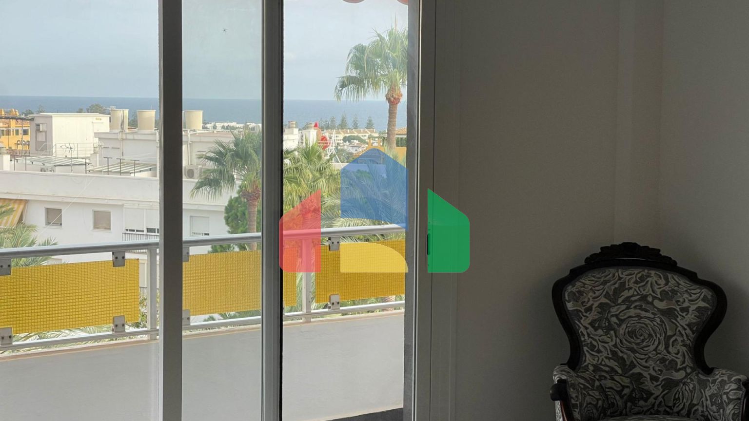 Потрясающая 3х комнатная  квартира на последнем этаже в Марбелье