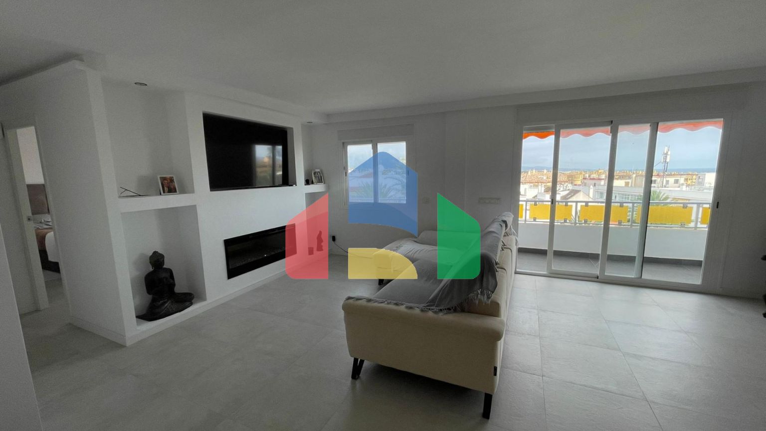 Потрясающая 3х комнатная  квартира на последнем этаже в Марбелье