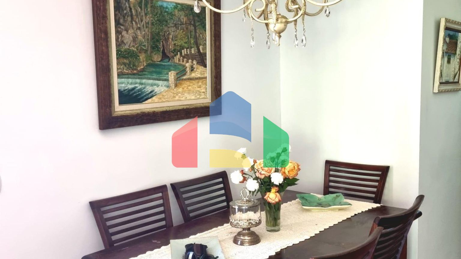 Дом с садом, бассейном и инвестиционным потенциалом рядом с городом