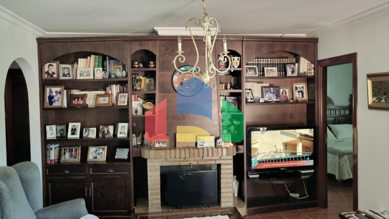 Дом с садом, бассейном и инвестиционным потенциалом рядом с городом