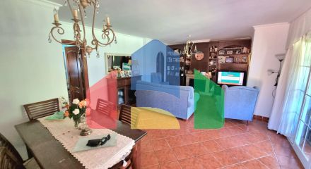 Дом с садом, бассейном и инвестиционным потенциалом рядом с городом