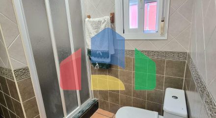 Дом с садом, бассейном и инвестиционным потенциалом рядом с городом