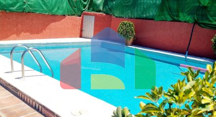 Дом с садом, бассейном и инвестиционным потенциалом рядом с городом