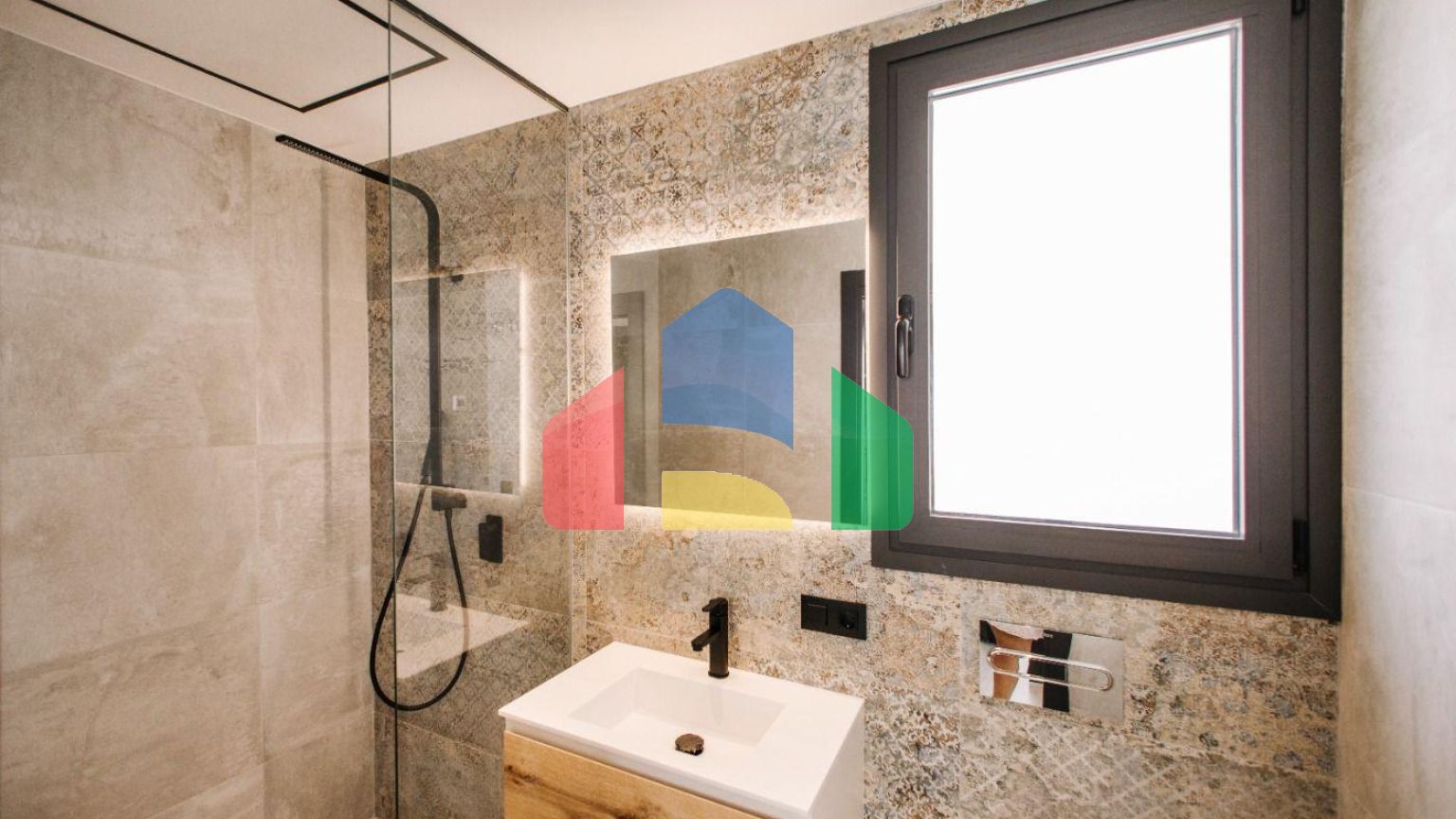 РОСКОШНАЯ И ДИЗАЙНЕРСКАЯ КВАРТИРА РЯДОМ С ПОЛЕМ ДЛЯ ГОЛЬФА