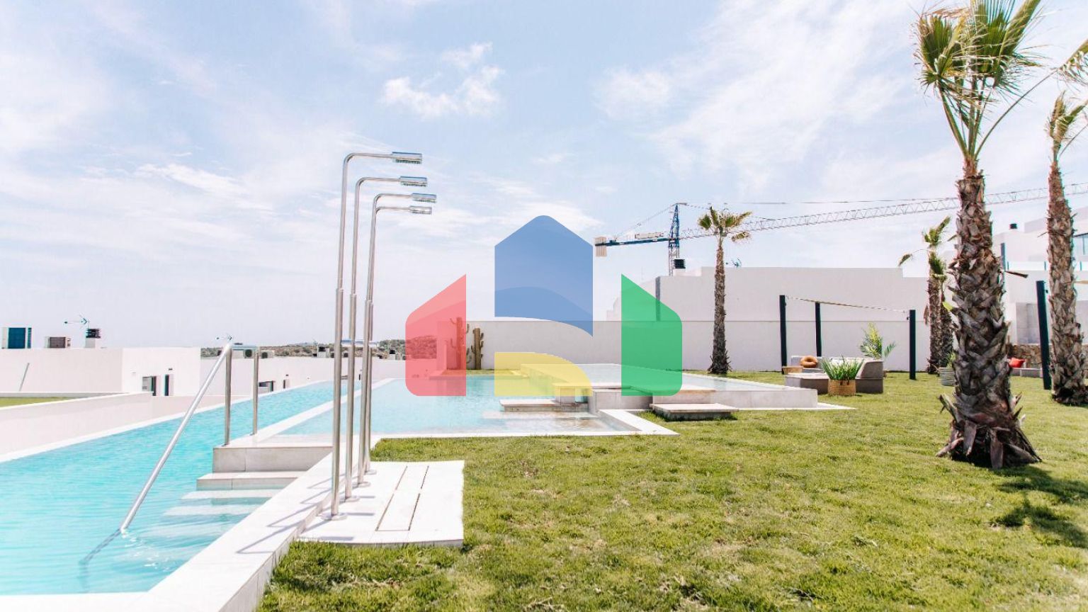 РОСКОШНАЯ И ДИЗАЙНЕРСКАЯ КВАРТИРА РЯДОМ С ПОЛЕМ ДЛЯ ГОЛЬФА