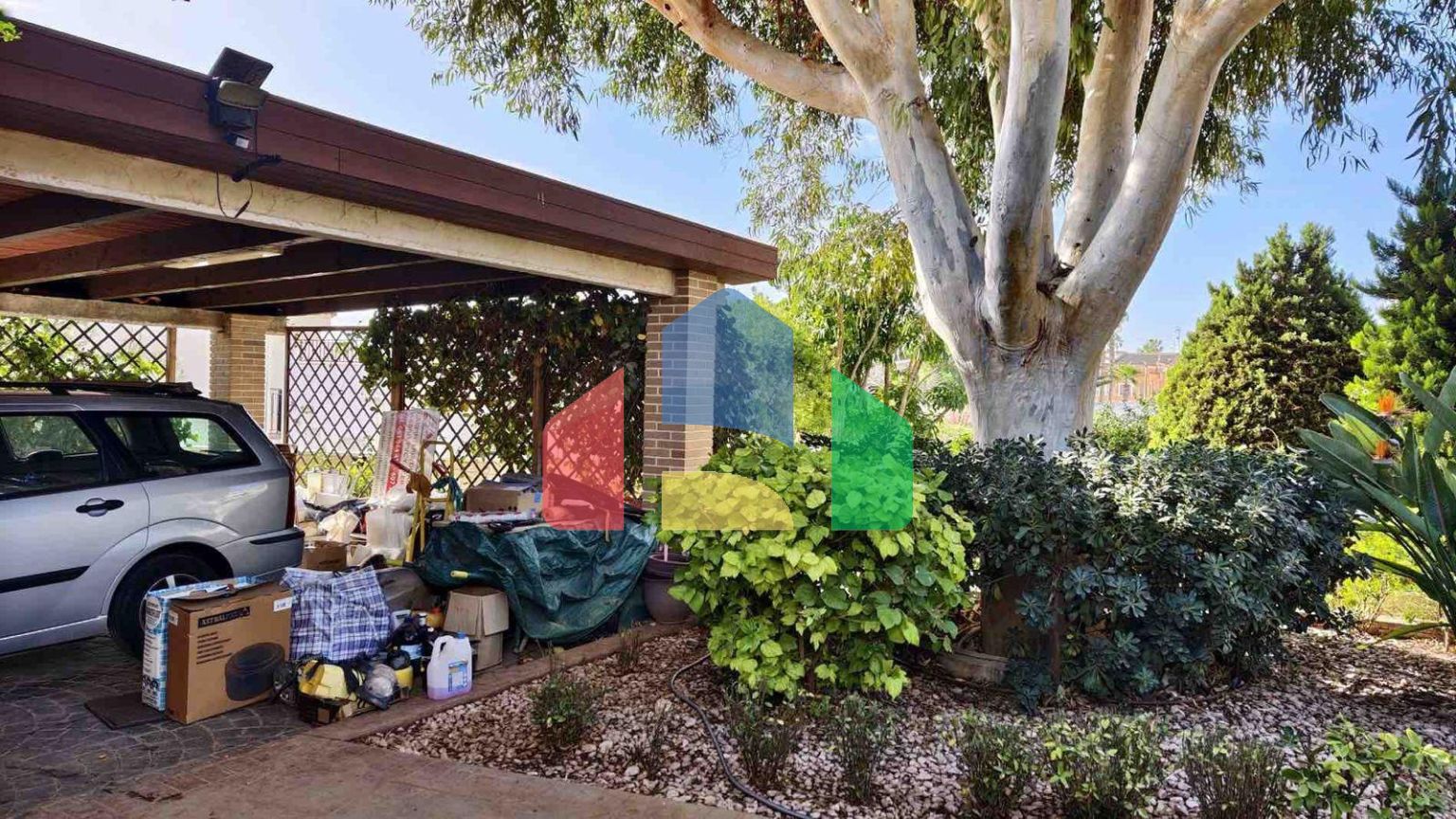 ВИЛЛА С БАССЕЙНОМ. 5 СПАЛЕН. 4 ВАННЫХ КОМНАТ. УЧАСТОК 850 М2. ПЛОЩАДЬ 364 М2. БАССЕЙН.