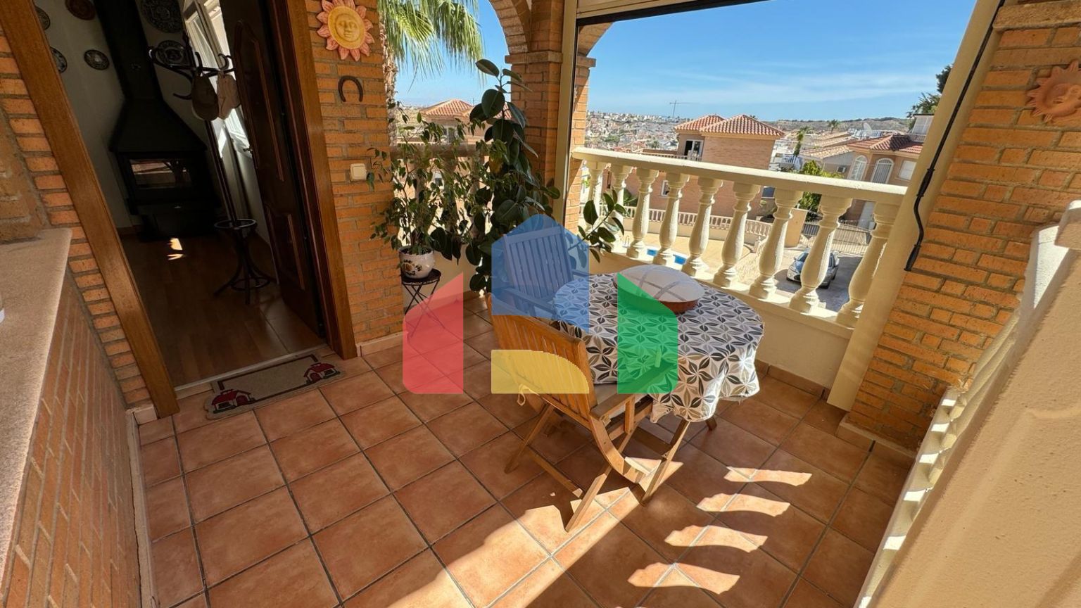 Эффектная вилла с бассейном рядом с полем для гольфа в Сьюдад Кесада