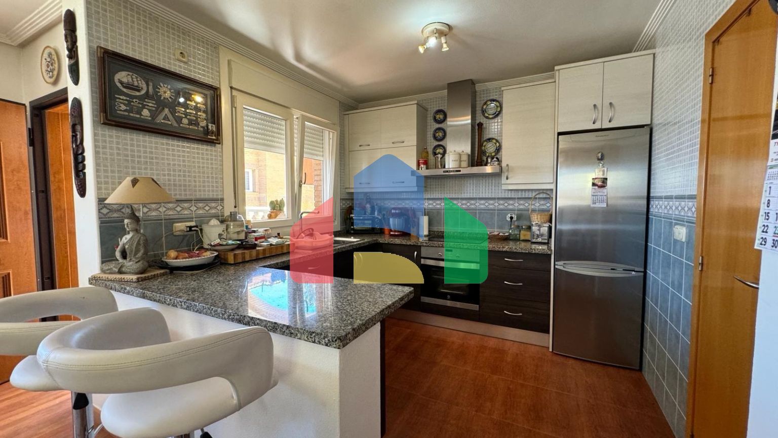 Эффектная вилла с бассейном рядом с полем для гольфа в Сьюдад Кесада