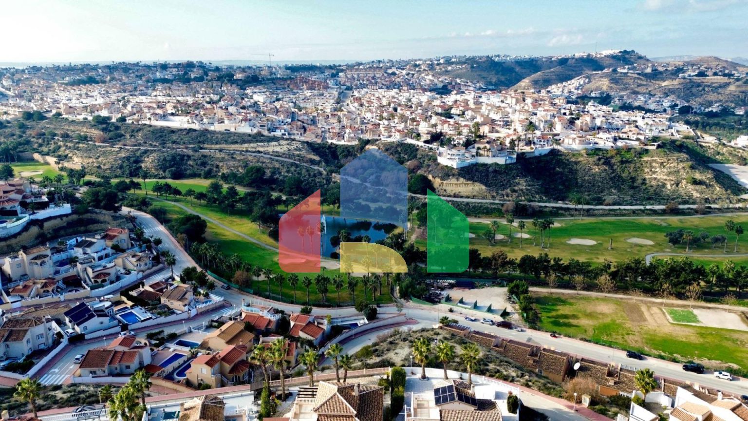 Роскошные современные виллы с видом на гольф-поле в Сьюдад Кесада
