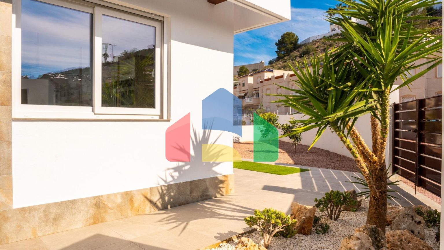 КРАСИВАЯ ВИЛЛА С ВИДОМ НА ГОЛЬФ ПОЛЕ «LA MARQUESA»!