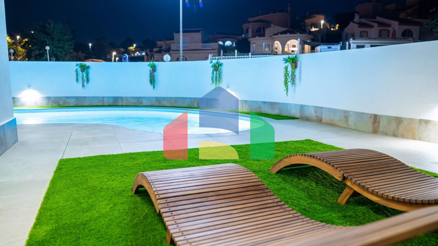 КРАСИВАЯ ВИЛЛА С ВИДОМ НА ГОЛЬФ ПОЛЕ «LA MARQUESA»!