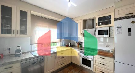 Эффектная вилла в районе Сьюдад-Кесада-Рохалес с собственным бассейном и панорамным видом.