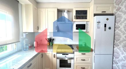 Эффектная вилла в районе Сьюдад-Кесада-Рохалес с собственным бассейном и панорамным видом.