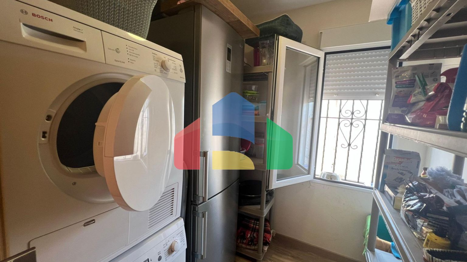 Эффектная вилла в районе Сьюдад-Кесада-Рохалес с собственным бассейном и панорамным видом.