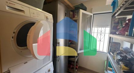 Эффектная вилла в районе Сьюдад-Кесада-Рохалес с собственным бассейном и панорамным видом.