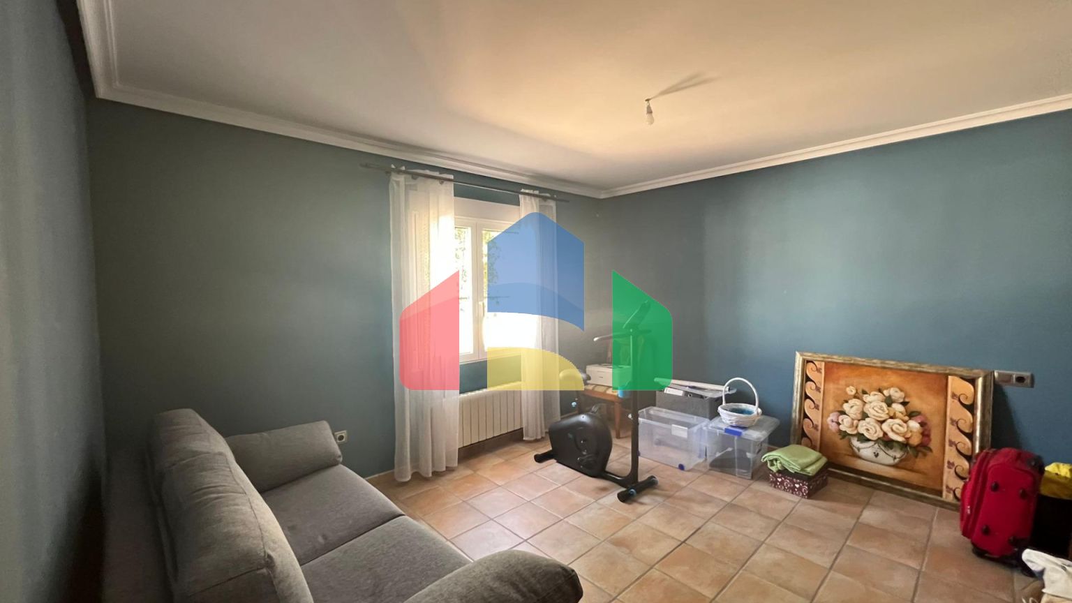 Эффектная вилла в районе Сьюдад-Кесада-Рохалес с собственным бассейном и панорамным видом.