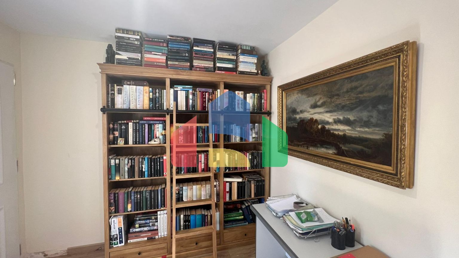 Эффектная вилла в районе Сьюдад-Кесада-Рохалес с собственным бассейном и панорамным видом.