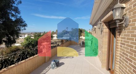 Роскошная вилла в Циудад-Кесада с потрясающим видом Роскошная вилла в Циудад-Кесада с потрясающим видом