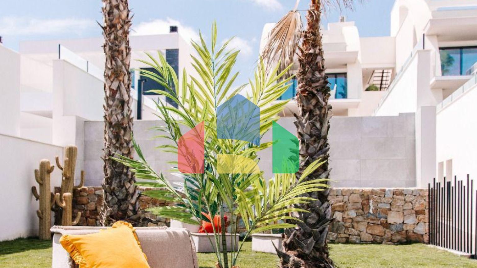 РОСКОШНАЯ И ДИЗАЙНЕРСКАЯ КВАРТИРА РЯДОМ С ПОЛЕМ ДЛЯ ГОЛЬФА