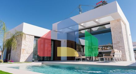 Эксклюзивная вилла в Сьюдад-Кесада на поле для гольфа Ла Маркеса