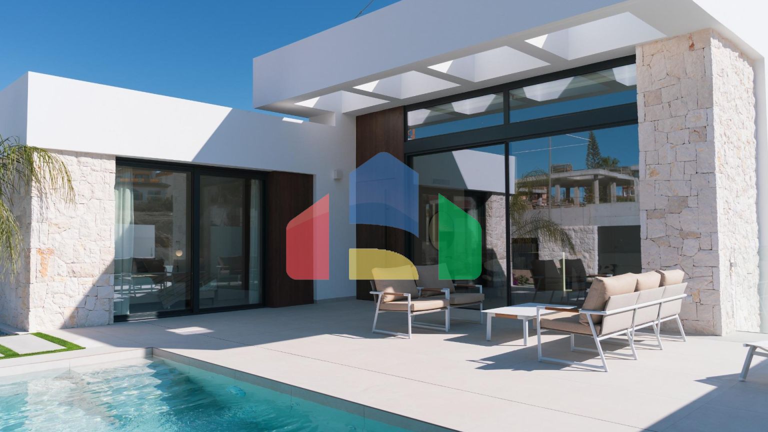 Эксклюзивная вилла в Сьюдад-Кесада на поле для гольфа Ла Маркеса