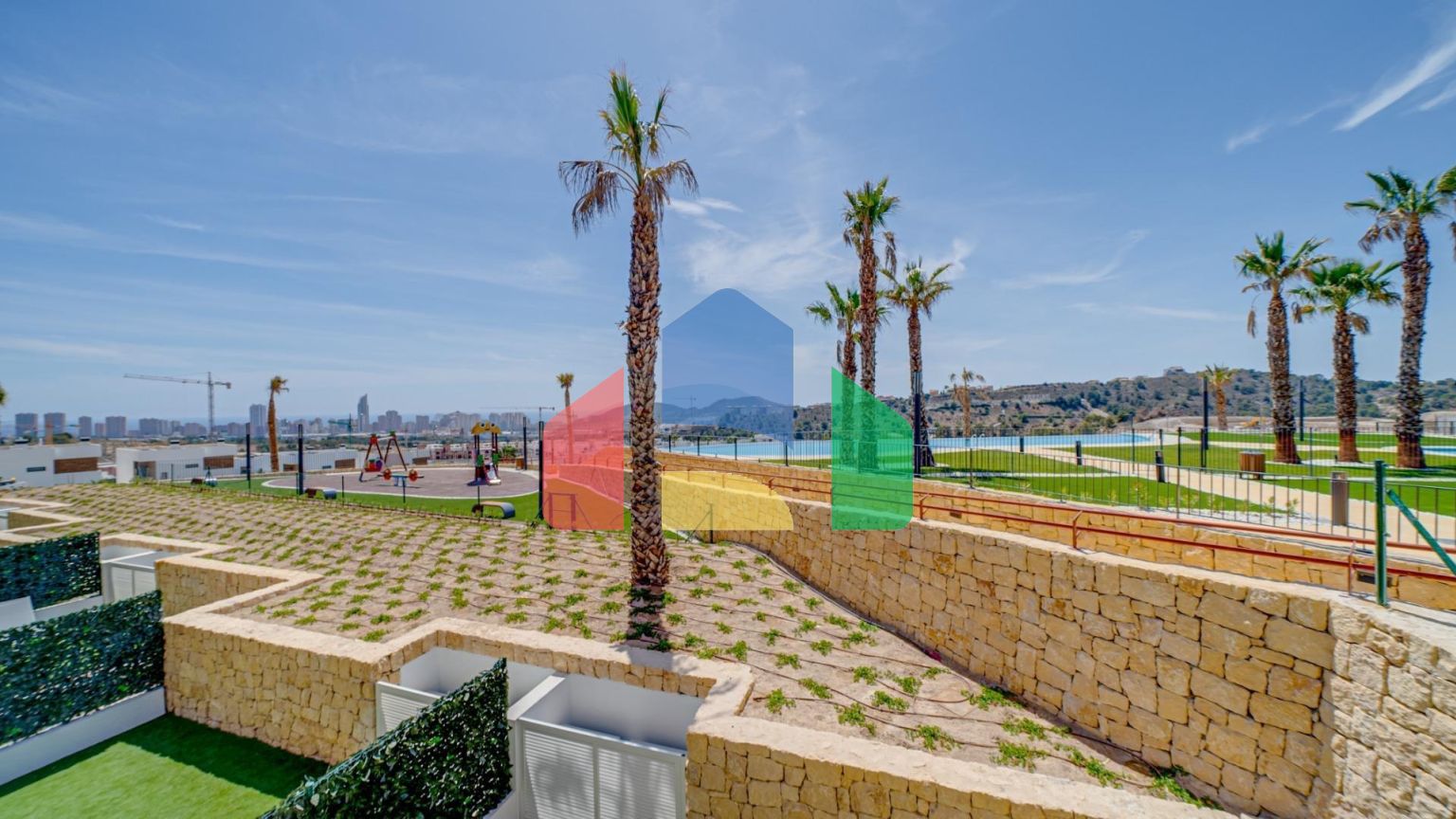 Просторный, новый дуплекс в Финестрате