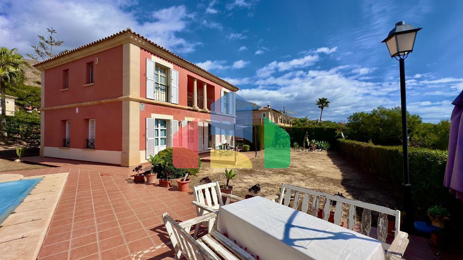 ПРОСТОРНАЯ СРЕДИЗЕМНОМОРСКАЯ ВИЛЛА В GOLF BAHIA ФИНЕСТРАТ  С ВИДАМИ