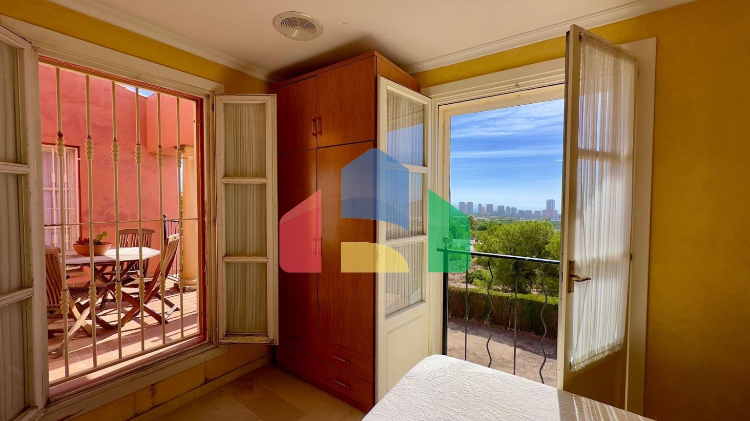 ПРОСТОРНАЯ СРЕДИЗЕМНОМОРСКАЯ ВИЛЛА В GOLF BAHIA ФИНЕСТРАТ  С ВИДАМИ