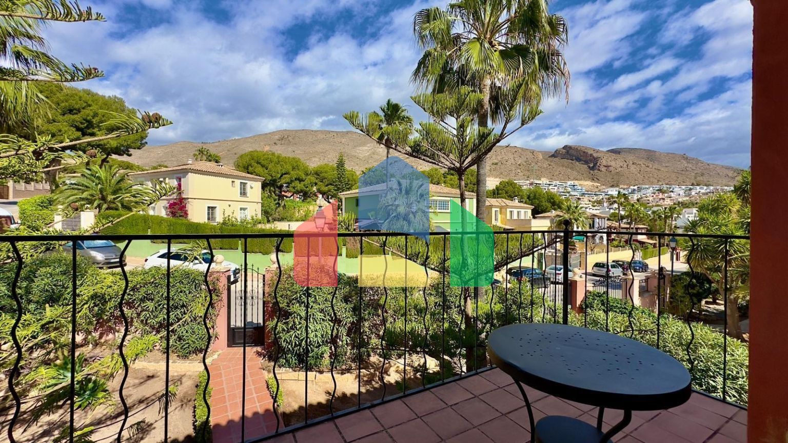 ПРОСТОРНАЯ СРЕДИЗЕМНОМОРСКАЯ ВИЛЛА В GOLF BAHIA ФИНЕСТРАТ  С ВИДАМИ