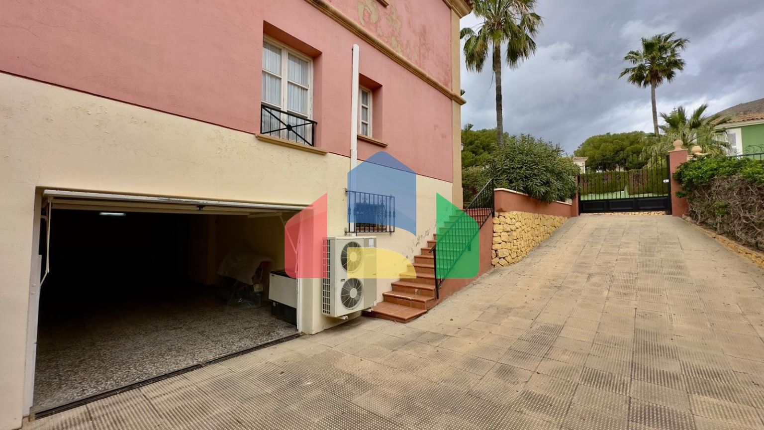 ПРОСТОРНАЯ СРЕДИЗЕМНОМОРСКАЯ ВИЛЛА В GOLF BAHIA ФИНЕСТРАТ  С ВИДАМИ