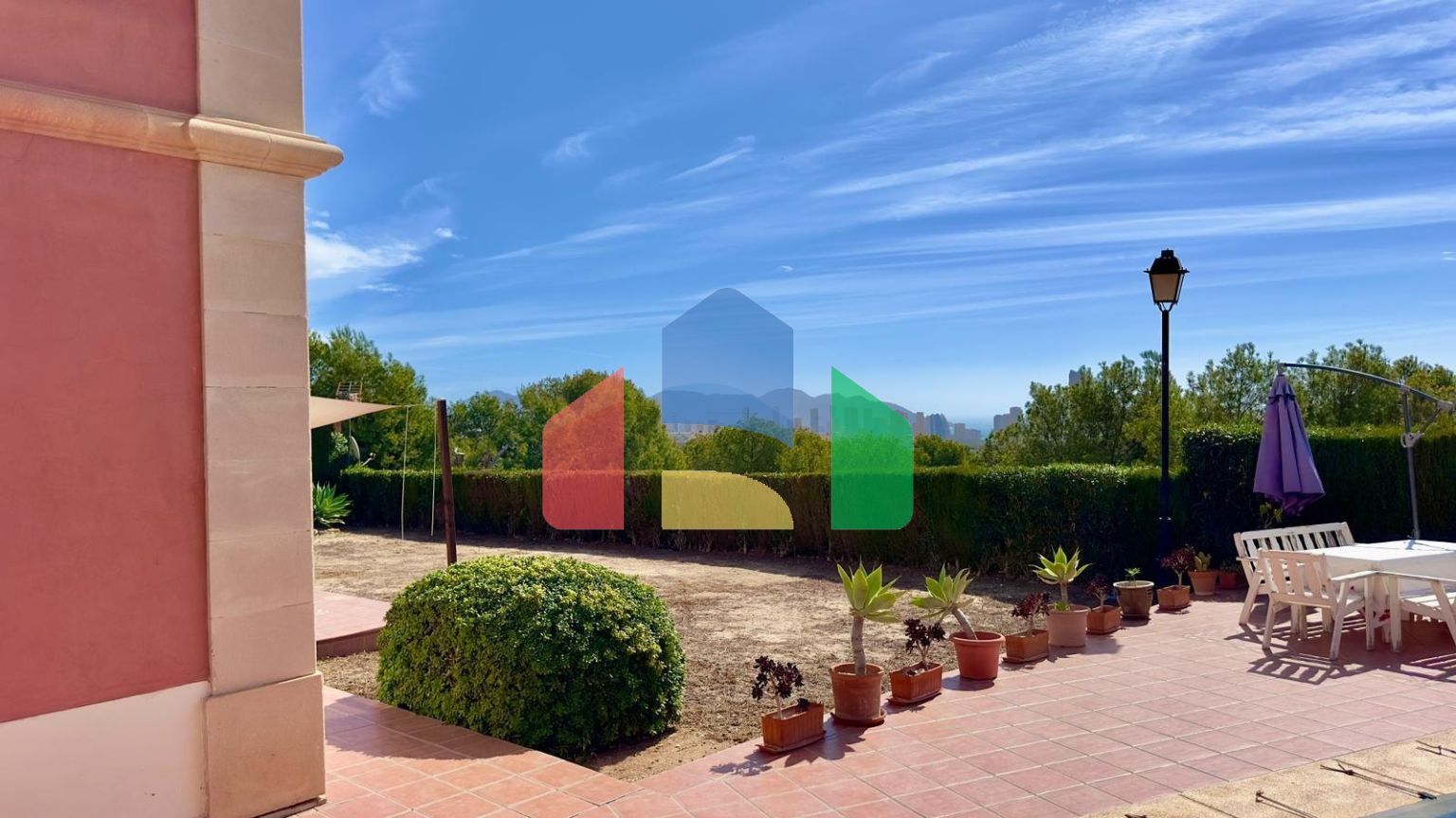 ПРОСТОРНАЯ СРЕДИЗЕМНОМОРСКАЯ ВИЛЛА В GOLF BAHIA ФИНЕСТРАТ  С ВИДАМИ