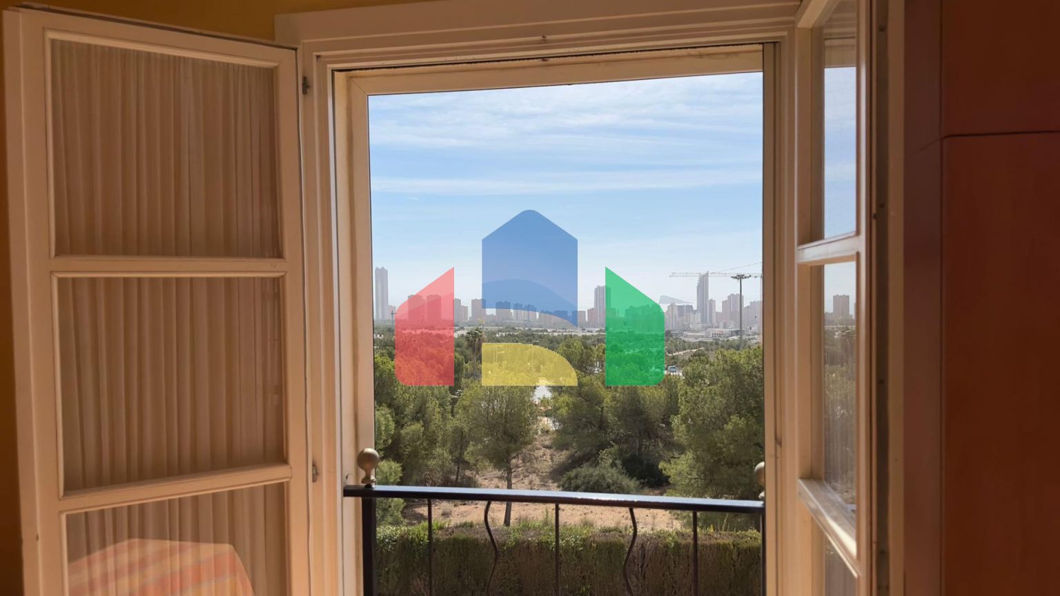 ПРОСТОРНАЯ СРЕДИЗЕМНОМОРСКАЯ ВИЛЛА В GOLF BAHIA ФИНЕСТРАТ  С ВИДАМИ