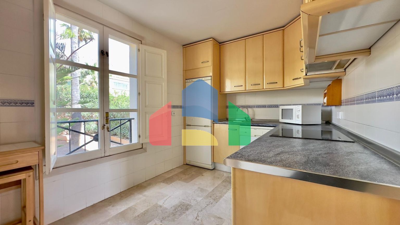 ПРОСТОРНАЯ СРЕДИЗЕМНОМОРСКАЯ ВИЛЛА В GOLF BAHIA ФИНЕСТРАТ  С ВИДАМИ