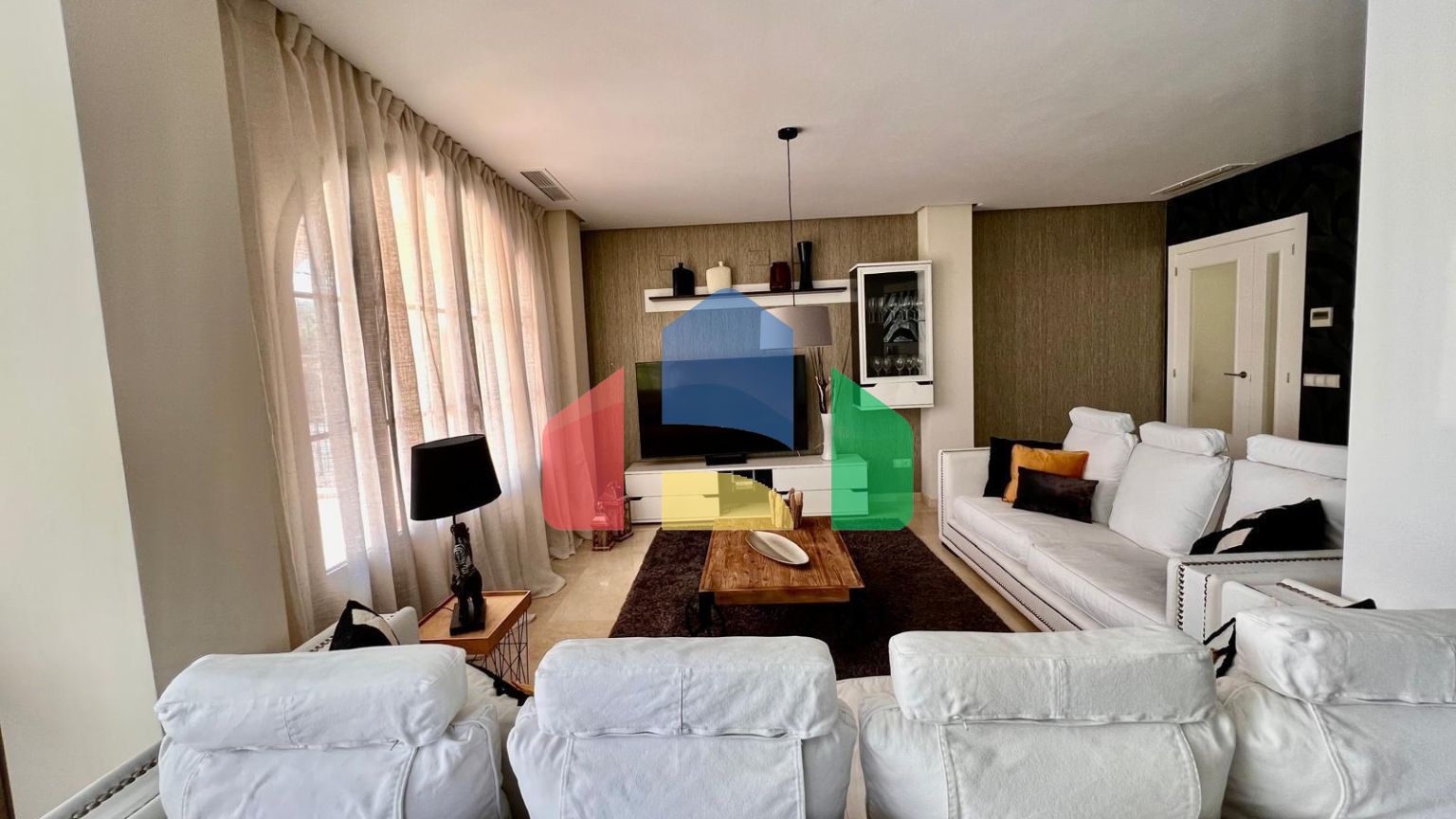 Очаровательная средиземноморская вилла с частным бассейном в Сьерра-Кортина