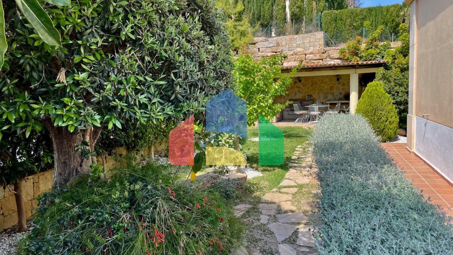 Очаровательная средиземноморская вилла с частным бассейном в Сьерра-Кортина