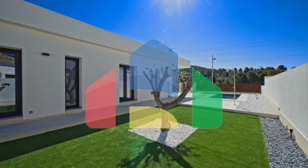 New exclusive design villas with views of the sea and the mountains