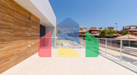 СОВРЕМЕННАЯ ВИЛЛА В НЕСКОЛЬКИХ МИНУТАХ ХОДЬБЫ ОТ БЕНИДОРМА!!!