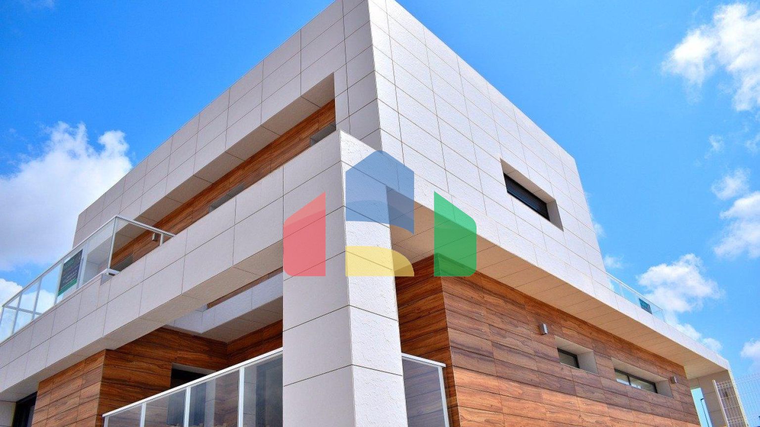 СОВРЕМЕННАЯ ВИЛЛА В НЕСКОЛЬКИХ МИНУТАХ ХОДЬБЫ ОТ БЕНИДОРМА!!!