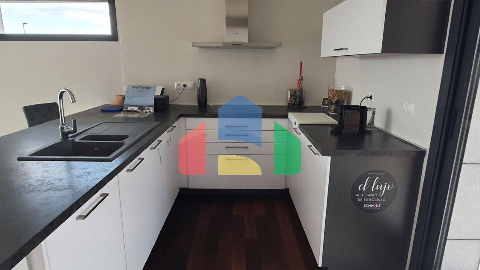 СОВРЕМЕННАЯ ВИЛЛА В НЕСКОЛЬКИХ МИНУТАХ ХОДЬБЫ ОТ БЕНИДОРМА!!!