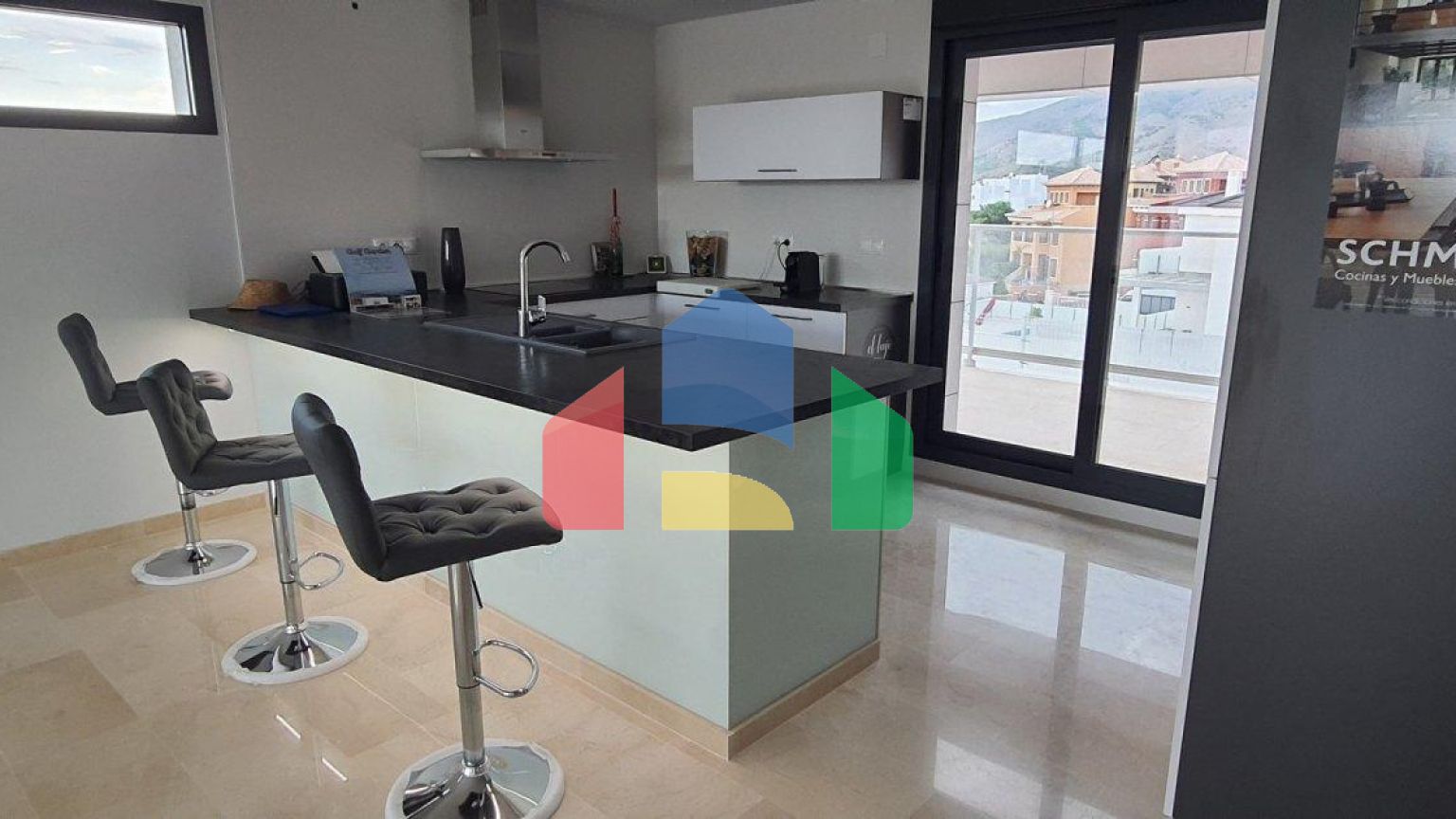 СОВРЕМЕННАЯ ВИЛЛА В НЕСКОЛЬКИХ МИНУТАХ ХОДЬБЫ ОТ БЕНИДОРМА!!!