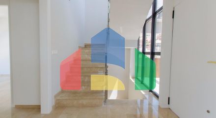 СОВРЕМЕННАЯ ВИЛЛА В НЕСКОЛЬКИХ МИНУТАХ ХОДЬБЫ ОТ БЕНИДОРМА!!!