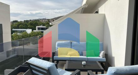 Отличная, полуновая квартира в Сьерра Кортина с видом на море!