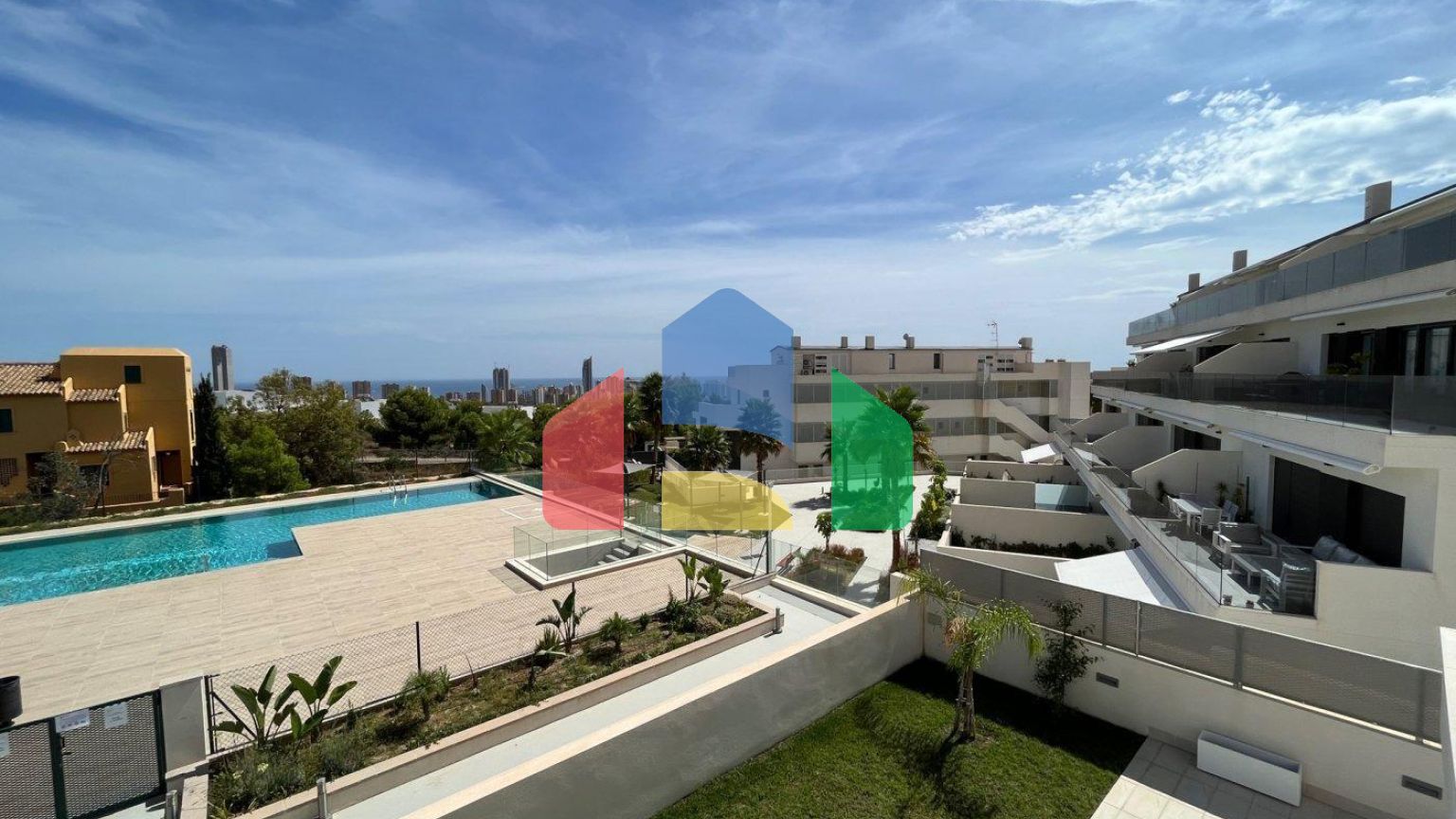 Отличная, полуновая квартира в Сьерра Кортина с видом на море!