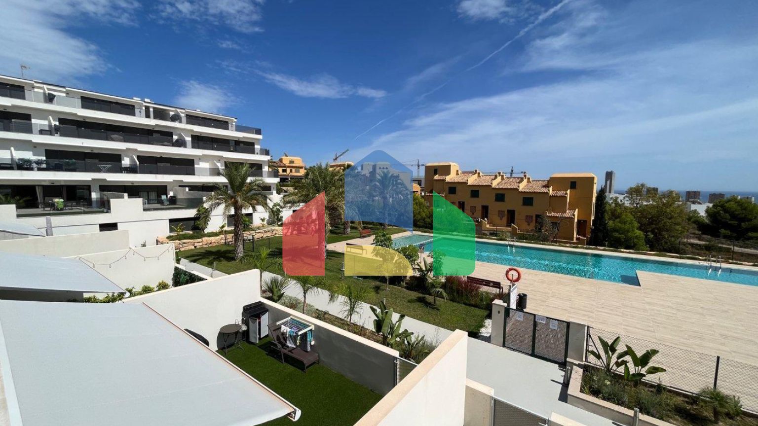 Отличная, полуновая квартира в Сьерра Кортина с видом на море!