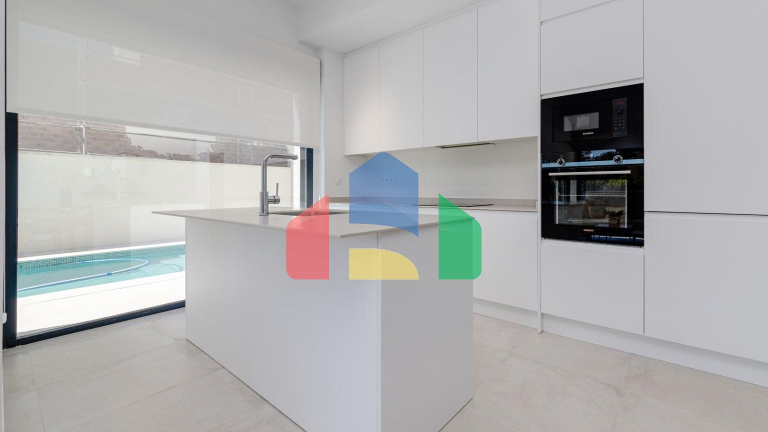 роскошных вилл в окружении зеленых зон и полей для гольфа